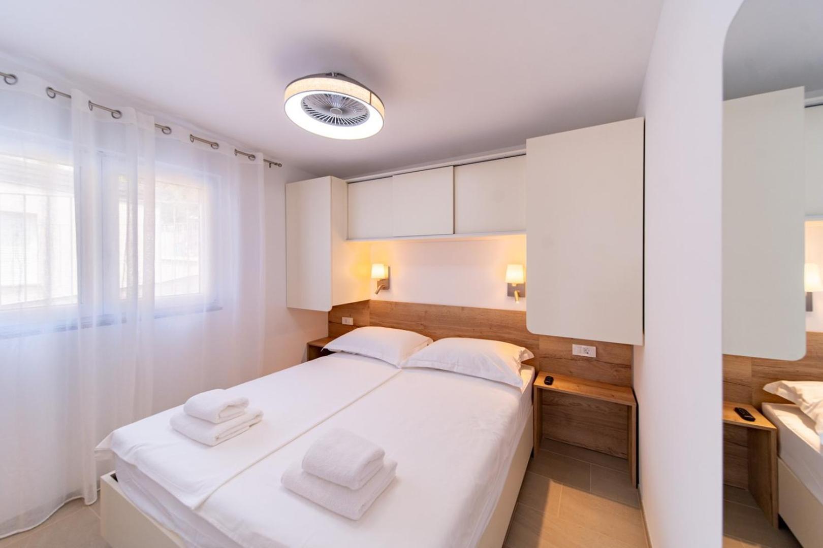 Arti Holiday Homes Banjol Екстер'єр фото