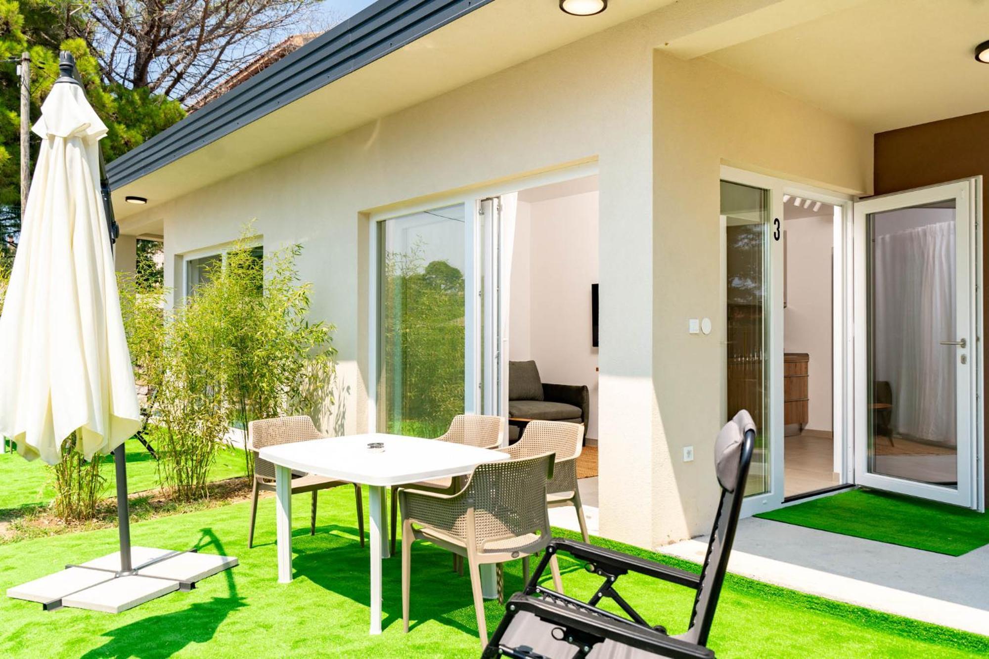 Arti Holiday Homes Banjol Номер фото