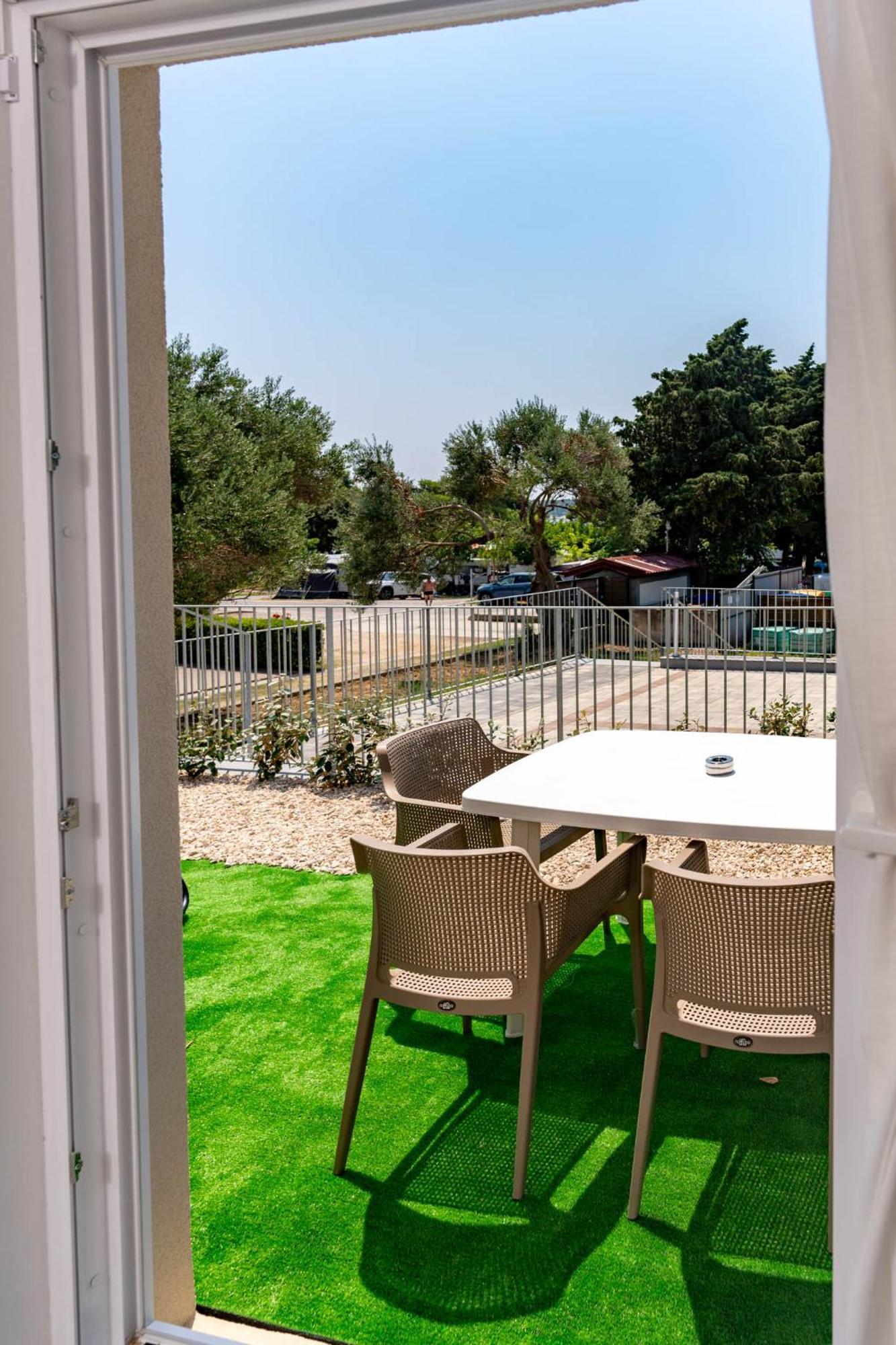 Arti Holiday Homes Banjol Номер фото