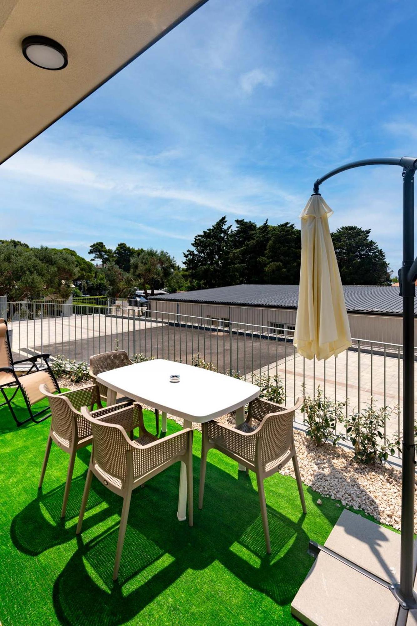 Arti Holiday Homes Banjol Номер фото
