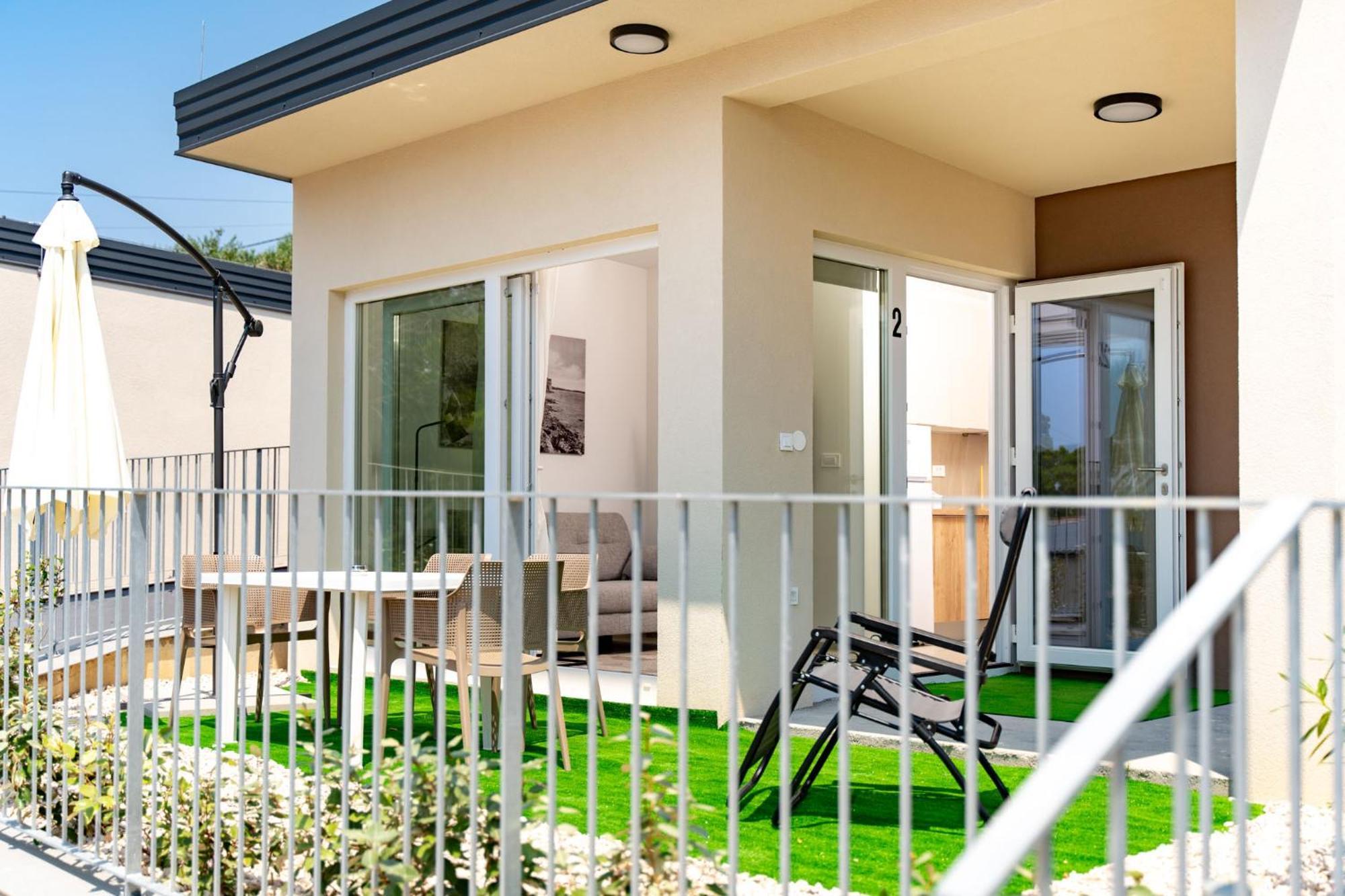 Arti Holiday Homes Banjol Номер фото