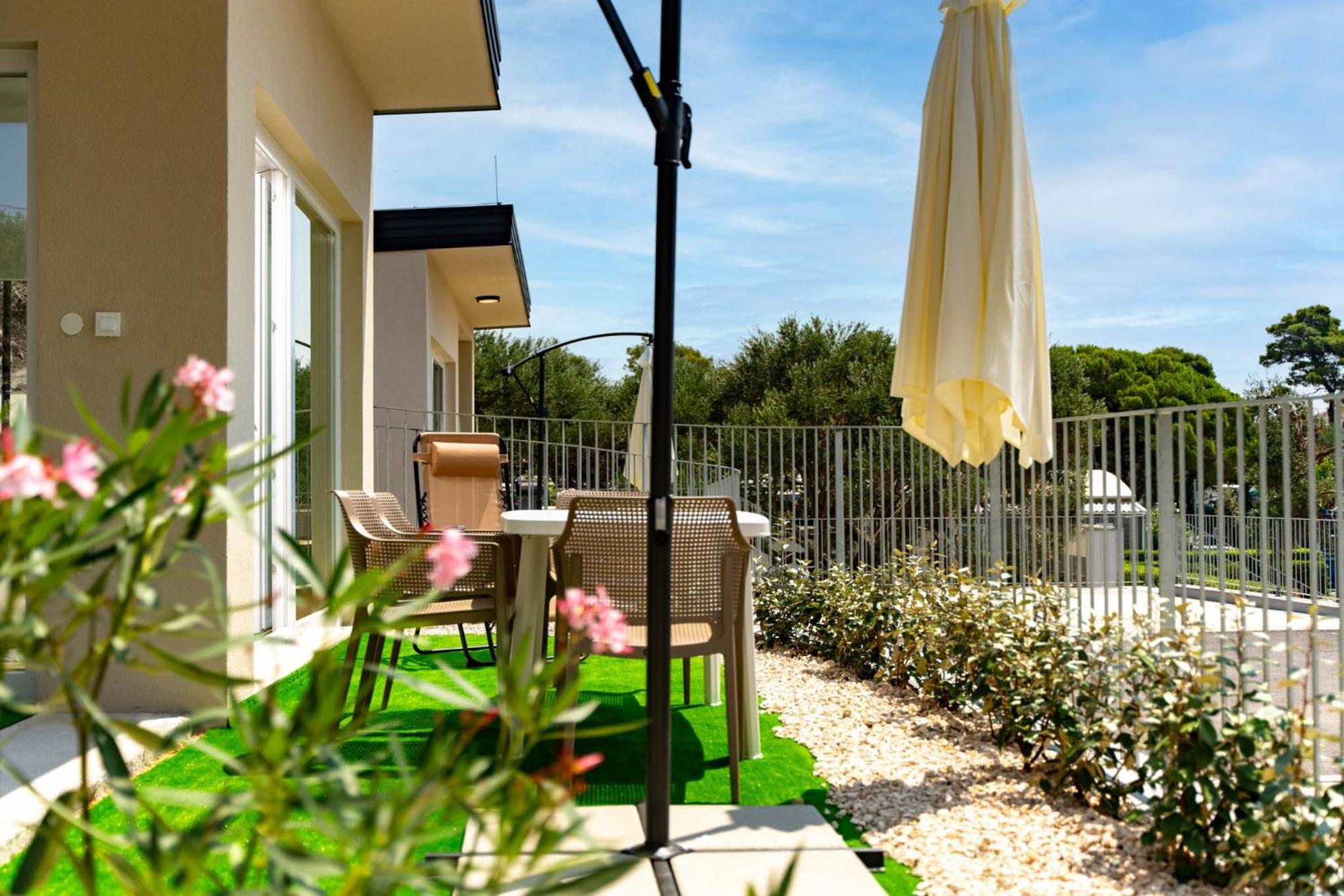 Arti Holiday Homes Banjol Номер фото